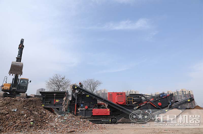 履帶柴油式移動(dòng)破碎篩分一體機(jī)