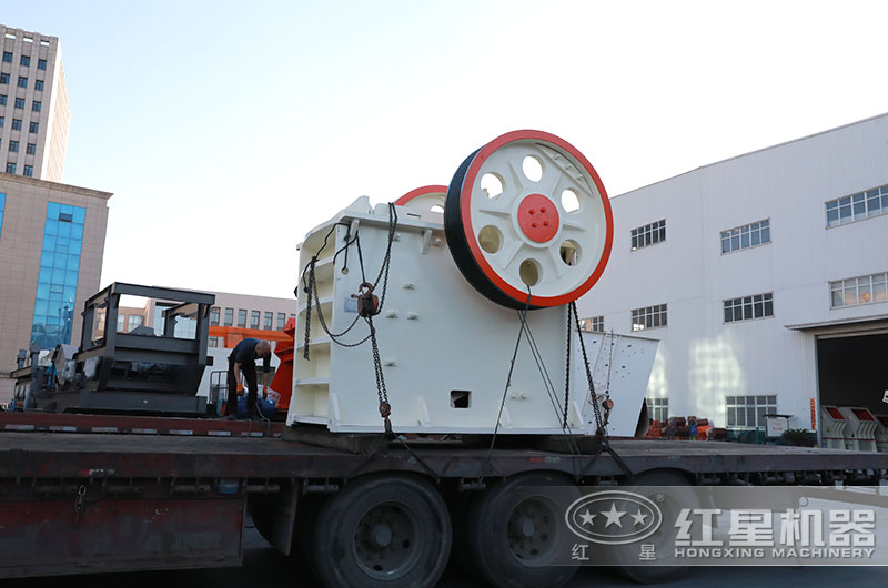紅星912鄂破機裝車發貨現場 紅星912鄂破機裝車發貨現場