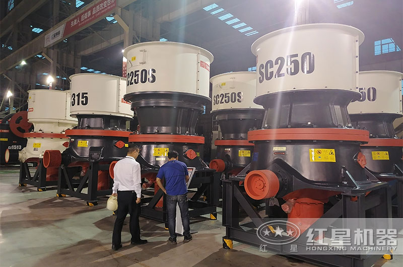 客戶(hù)考察圓錐破碎機(jī)設(shè)備 客戶(hù)考察圓錐破碎機(jī)設(shè)備