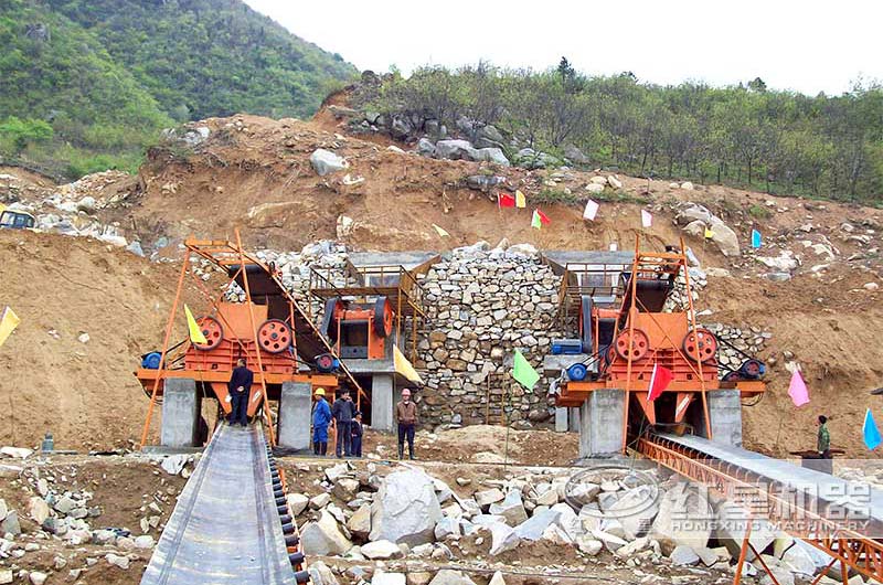 第一套破碎機設備現(xiàn)場 第一套破碎機設備現(xiàn)場