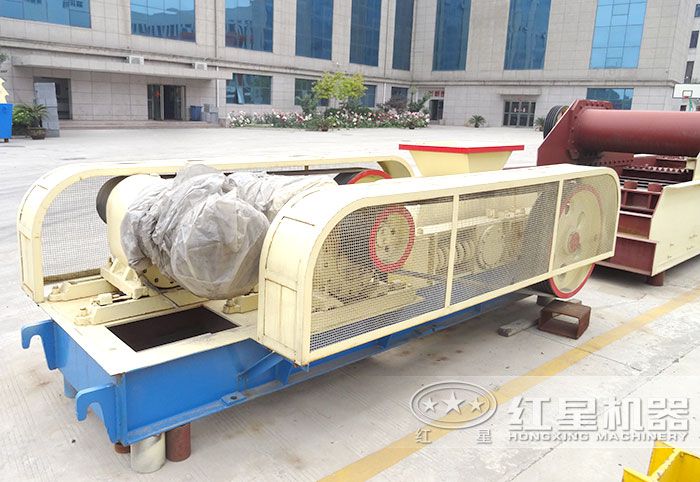 對輥式破碎機實拍 對輥式破碎機實拍