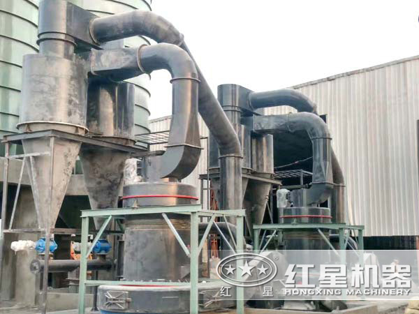 碳酸鈣雷蒙磨粉機(jī)現(xiàn)場(chǎng)圖 碳酸鈣雷蒙磨粉機(jī)現(xiàn)場(chǎng)圖