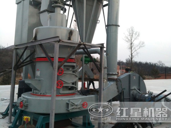 超細(xì)磨粉機(jī)現(xiàn)場作業(yè)圖 超細(xì)磨粉機(jī)現(xiàn)場作業(yè)圖