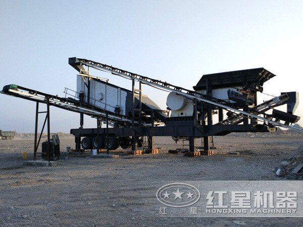 新款小型移動(dòng)式破碎機(jī)現(xiàn)場圖 新款小型移動(dòng)式破碎機(jī)現(xiàn)場圖