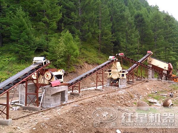 石灰石破碎生產線現場作業圖