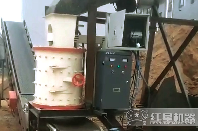 復合式破碎機現場 復合式破碎機現場