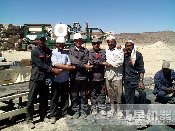 時產200噸的移動破碎站現場圖 時產200噸的移動破碎站現場圖