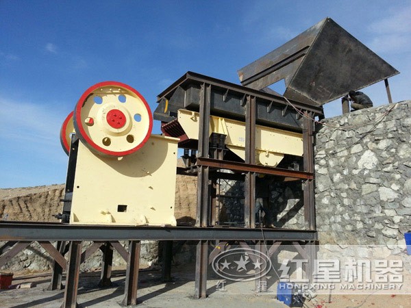 嗑石子機(jī)現(xiàn)場(chǎng)作業(yè)圖