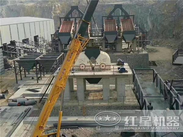 時產1500噸重錘式破碎石料生產線設備現場