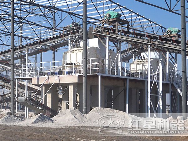 日產(chǎn)10000噸新型石料粉碎機設(shè)備現(xiàn)場作業(yè)圖 日產(chǎn)10000噸新型石料粉碎機設(shè)備現(xiàn)場作業(yè)圖
