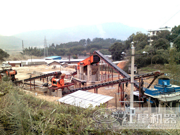 時產150--200噸青條石破碎機現場作業圖