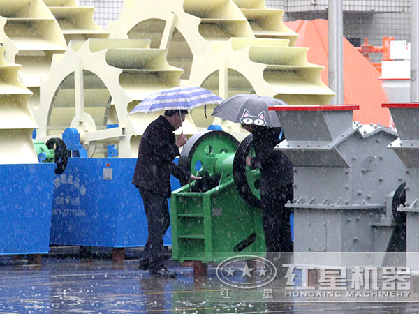 風化砂洗砂機用戶來廠參觀圖 風化砂洗砂機用戶來廠參觀圖