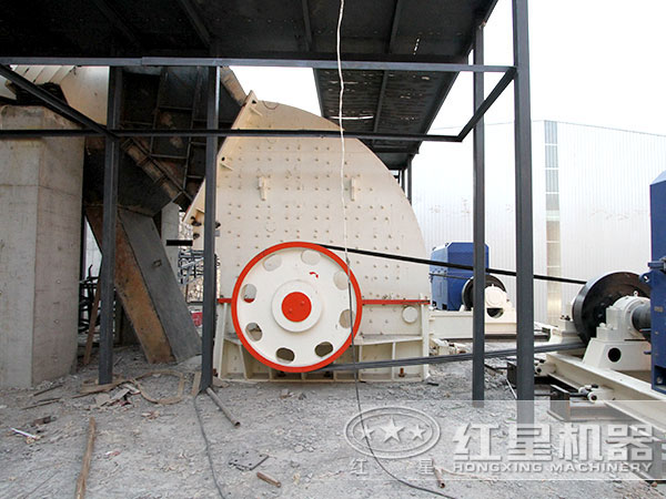 重錘式破碎設備現場圖 重錘式破碎設備現場圖