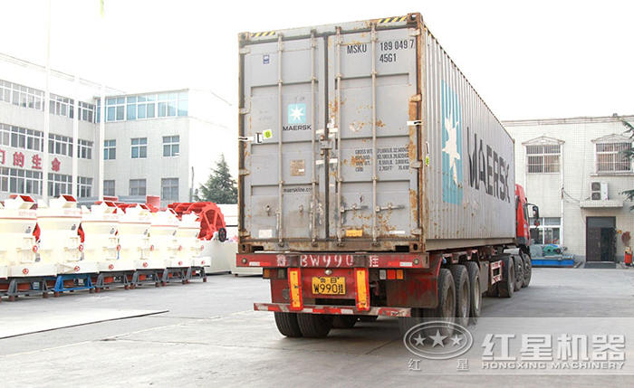 雷蒙磨粉機裝車發貨圖