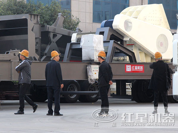 客戶廠區內參觀可移動式基建垃圾破碎設備 客戶廠區內參觀可移動式基建垃圾破碎設備