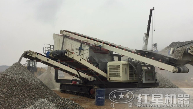 履帶式篩分站工作現場 履帶式篩分站工作現場