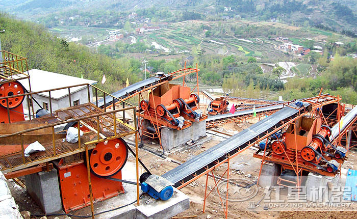 環(huán)保石料粉碎現(xiàn)場(chǎng)