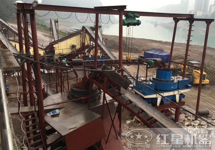 河石破碎制砂現(xiàn)場 河石破碎制砂現(xiàn)場