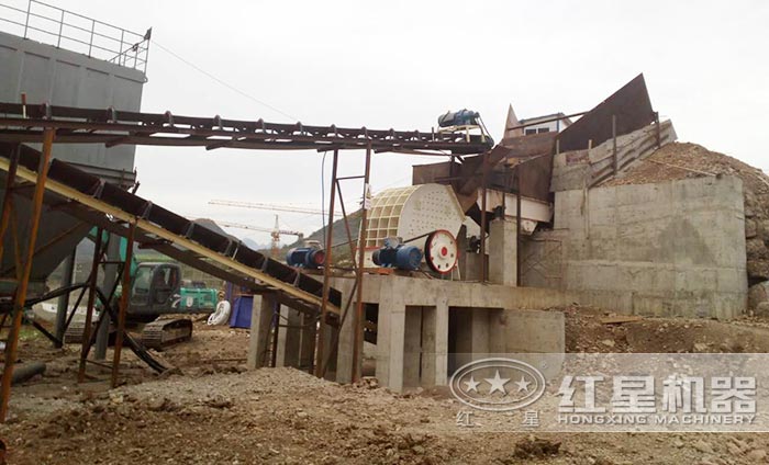 重錘式破碎機施工作業現場 重錘式破碎機施工作業現場