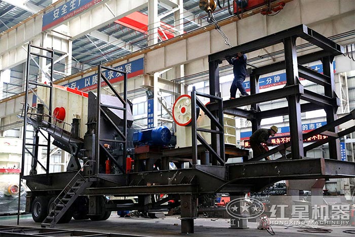 搭載顎式破碎機的移動破碎站 搭載顎式破碎機的移動破碎站