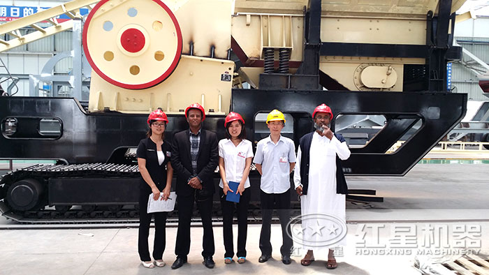 非洲用戶到紅星參觀移動破碎站 非洲用戶到紅星參觀移動破碎站