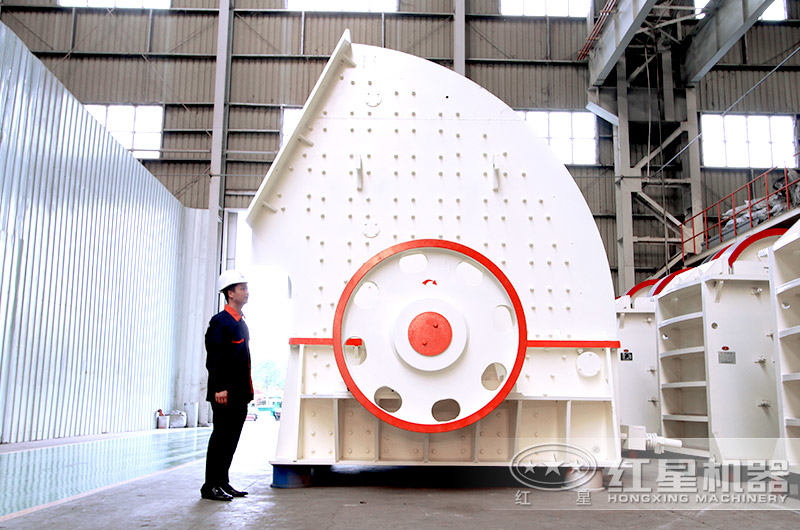 PCZ重錘式破碎機側面