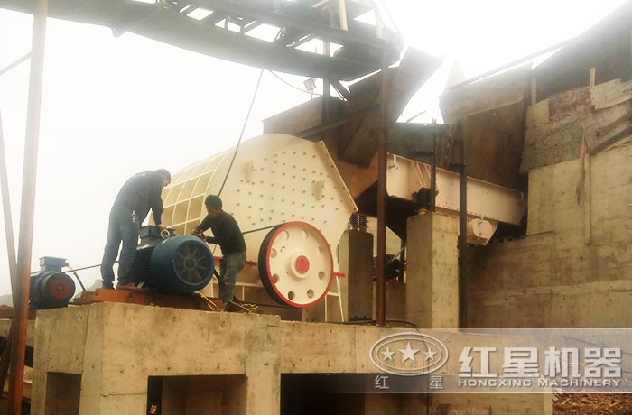 重錘式破碎機(jī)安裝現(xiàn)場