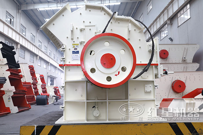 細碎制砂機外形側面展示 細碎制砂機外形側面展示