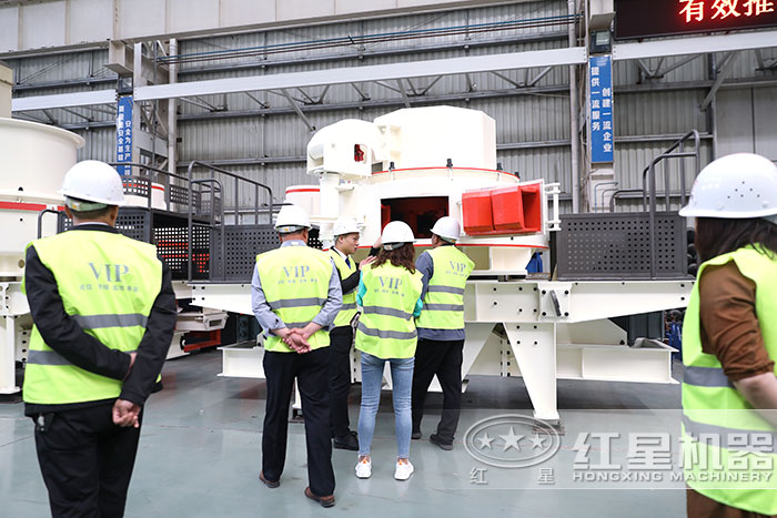 用戶到廠參觀固定的細沙制砂機 用戶到廠參觀固定的細沙制砂機