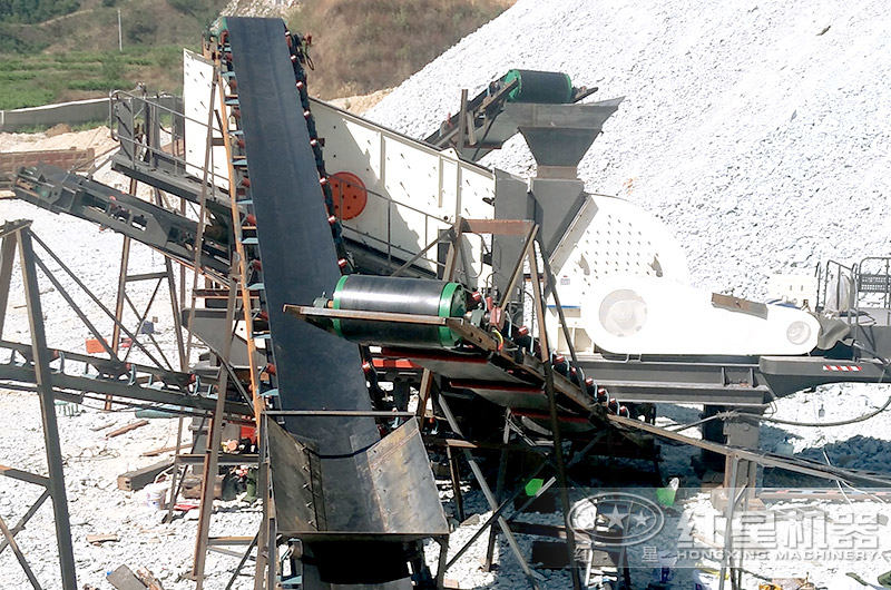 搭在重錘式破碎機施工作業