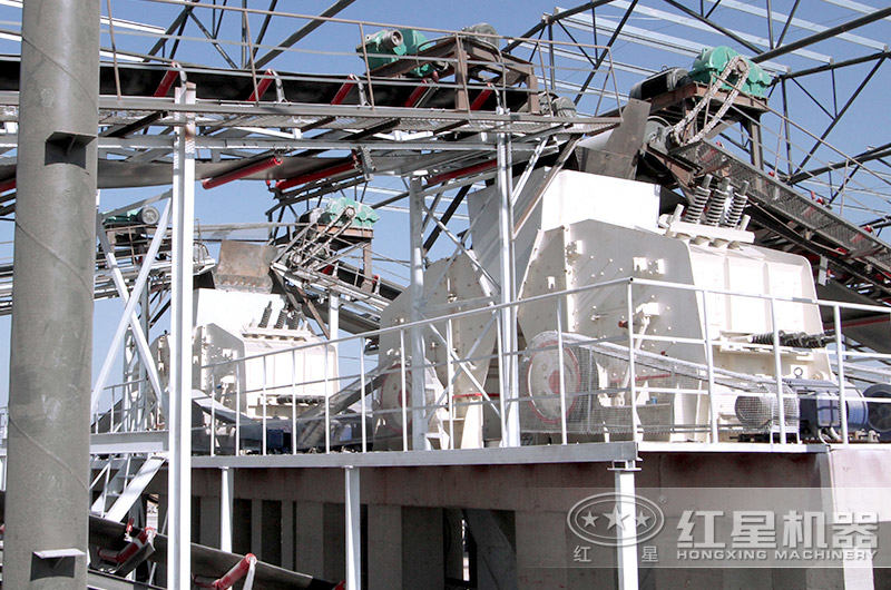 反擊式破碎機現(xiàn)場 反擊式破碎機現(xiàn)場