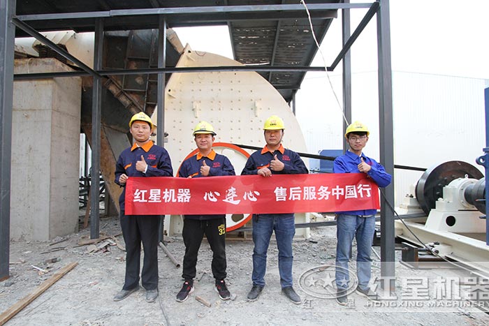 紅星售后人員到現場為用戶安裝重錘式破碎機