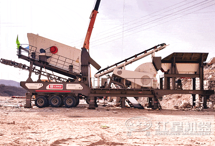 移動重錘式磕石機施工作業現場 移動重錘式磕石機施工作業現場