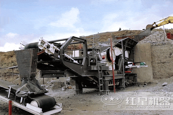 顎式破碎機搭載移動破碎機施工作業(yè)現(xiàn)場 顎式破碎機搭載移動破碎機施工作業(yè)現(xiàn)場