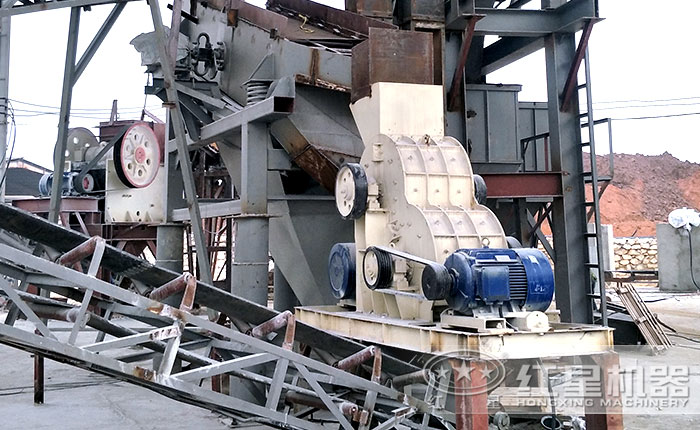 雙級錘式破碎機(jī)現(xiàn)場