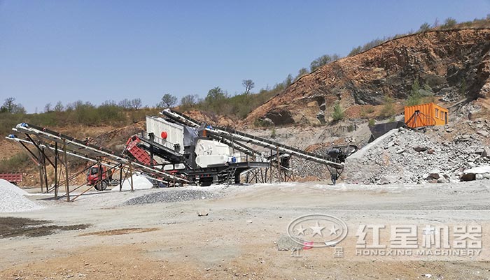 涼山移動破碎機搭載反擊式破碎機施工作業