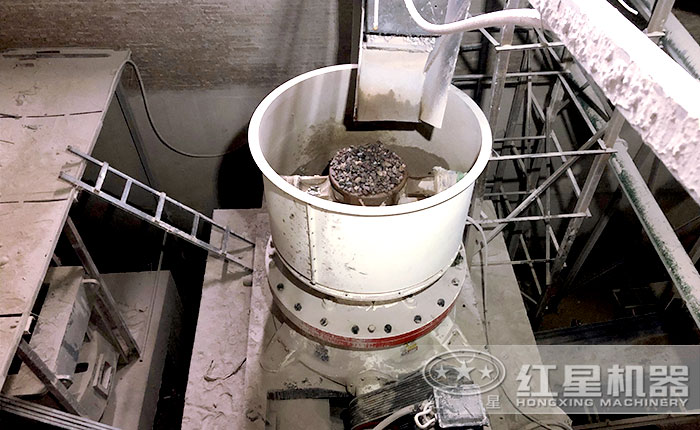 單杠圓錐破鵝卵石破碎現(xiàn)場 單杠圓錐破鵝卵石破碎現(xiàn)場