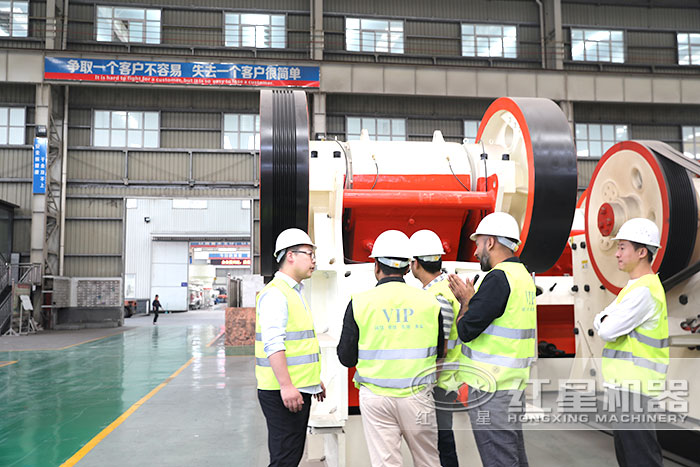 紅星廠家鄂式破碎機車間 紅星廠家鄂式破碎機車間