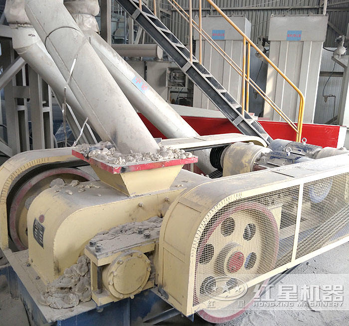 對輥制砂機現場 對輥制砂機現場