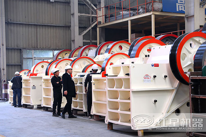 紅星機(jī)器碎石機(jī)設(shè)備用戶參觀