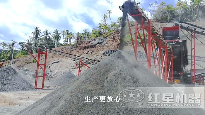 石英石制砂現(xiàn)場 石英石制砂現(xiàn)場