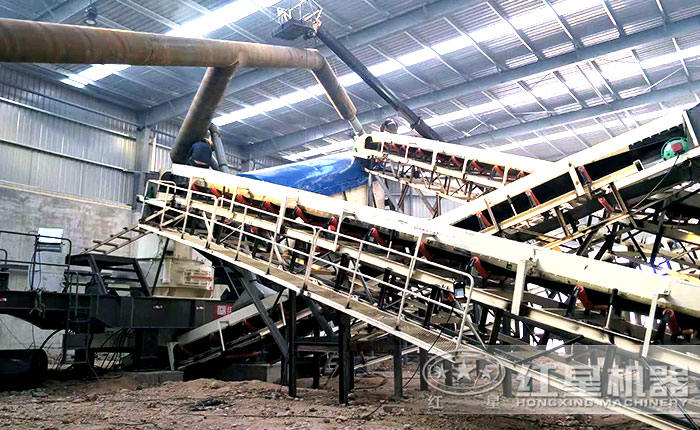 移動(dòng)制砂機(jī)作業(yè)現(xiàn)場 移動(dòng)制砂機(jī)作業(yè)現(xiàn)場