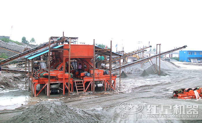 6臺(tái)對(duì)輥破碎機(jī)施工現(xiàn)場(chǎng) 6臺(tái)對(duì)輥破碎機(jī)施工現(xiàn)場(chǎng)