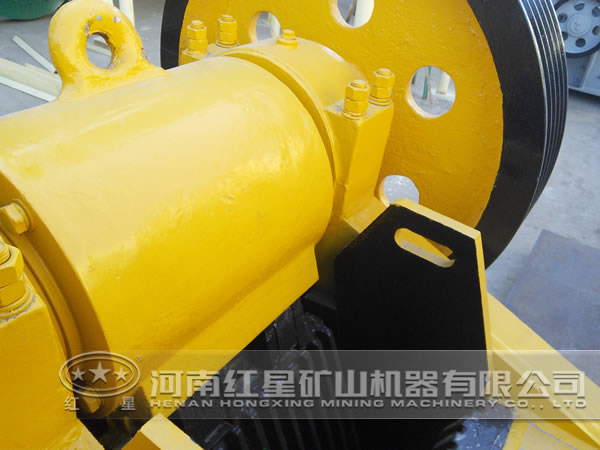 復擺顎式破碎機動顎