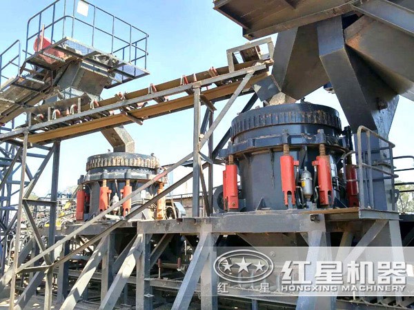 圓錐破碎機安裝現場