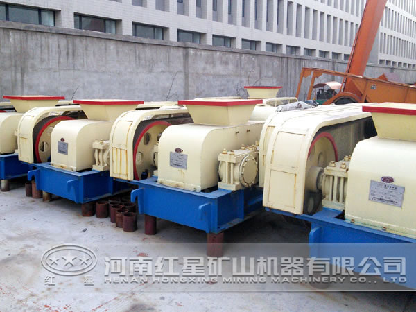 新型篩分齒輥破碎機(jī)